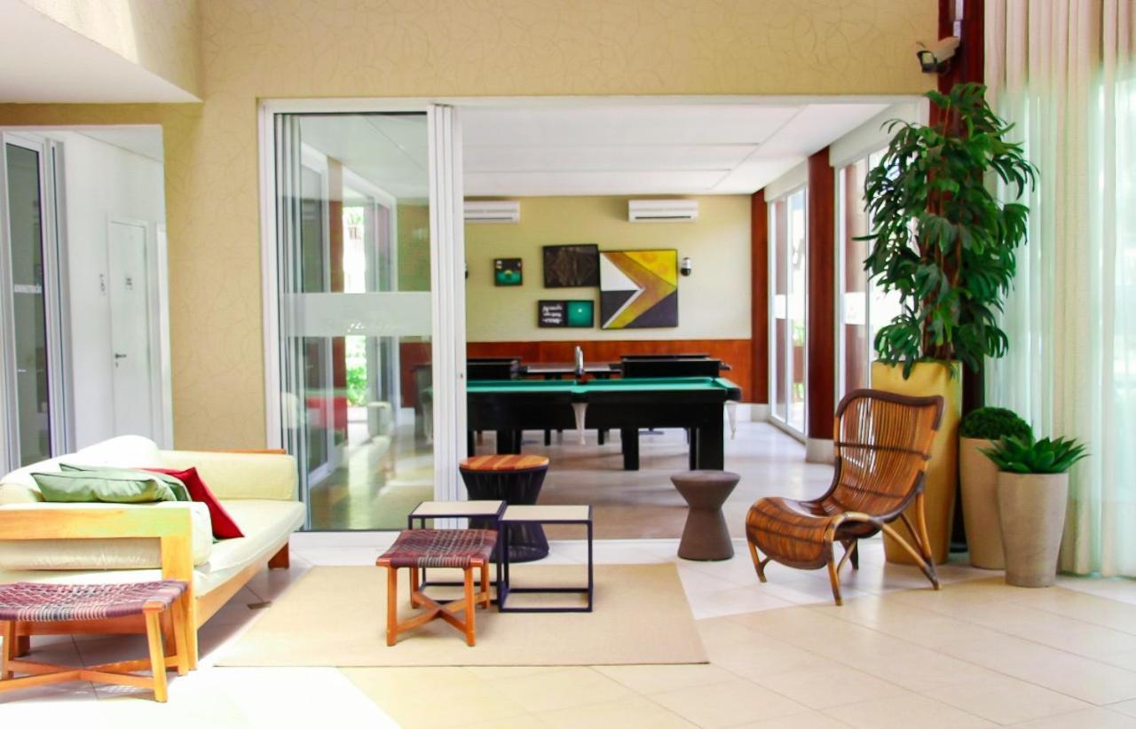 Apartment Living 1111 *